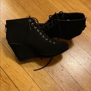 Never worn wedge velvet material